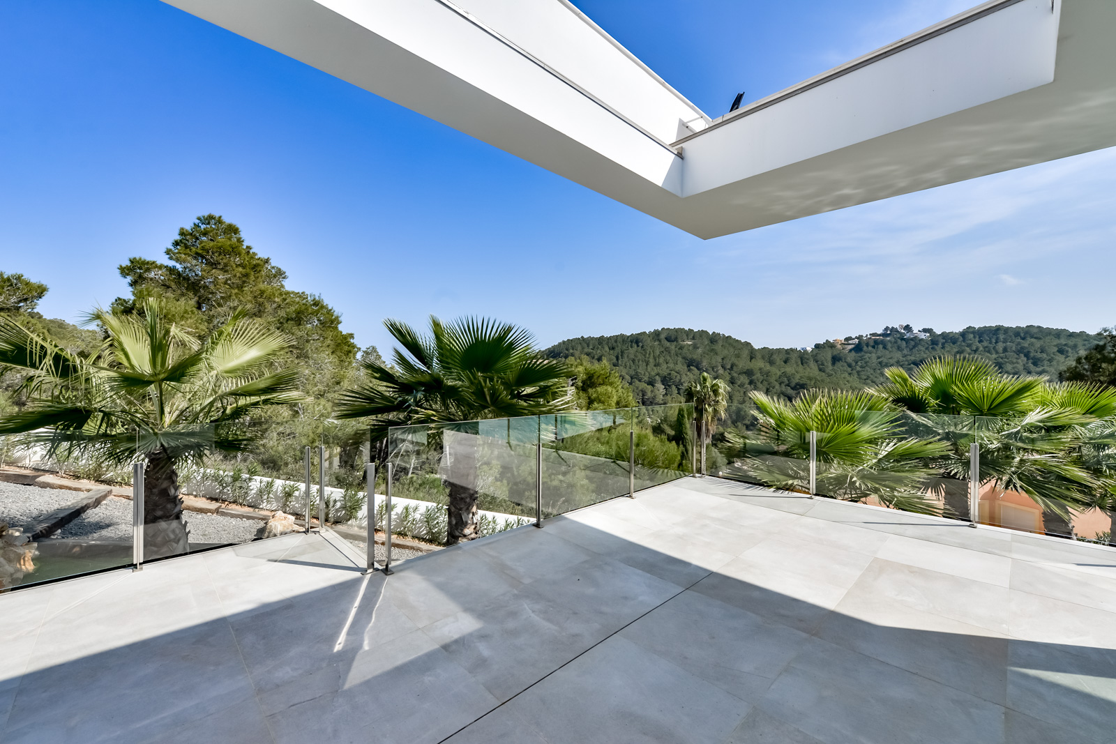 Instapklare moderne villa met zeezicht in Javea