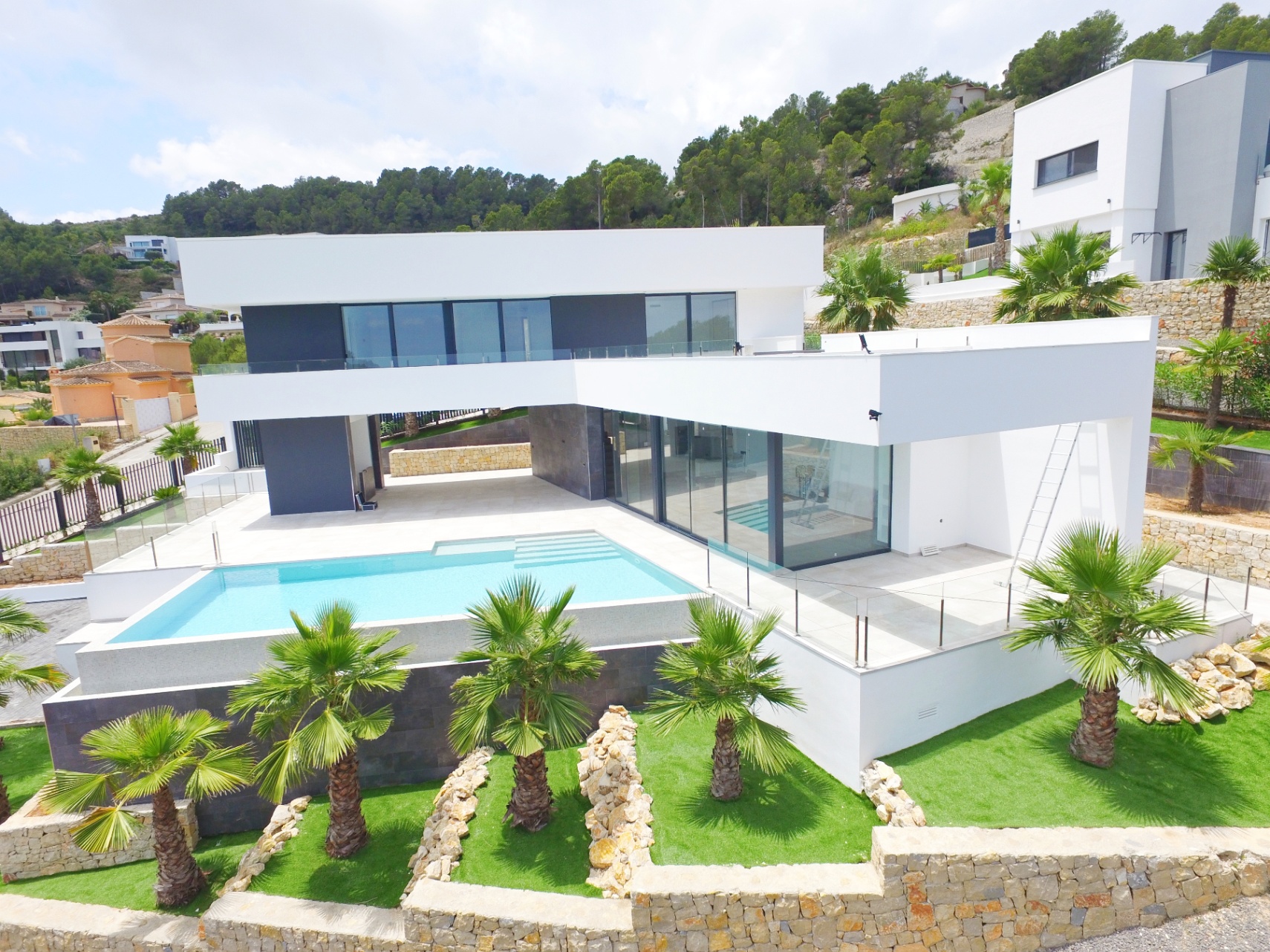 Instapklare moderne villa met zeezicht in Javea