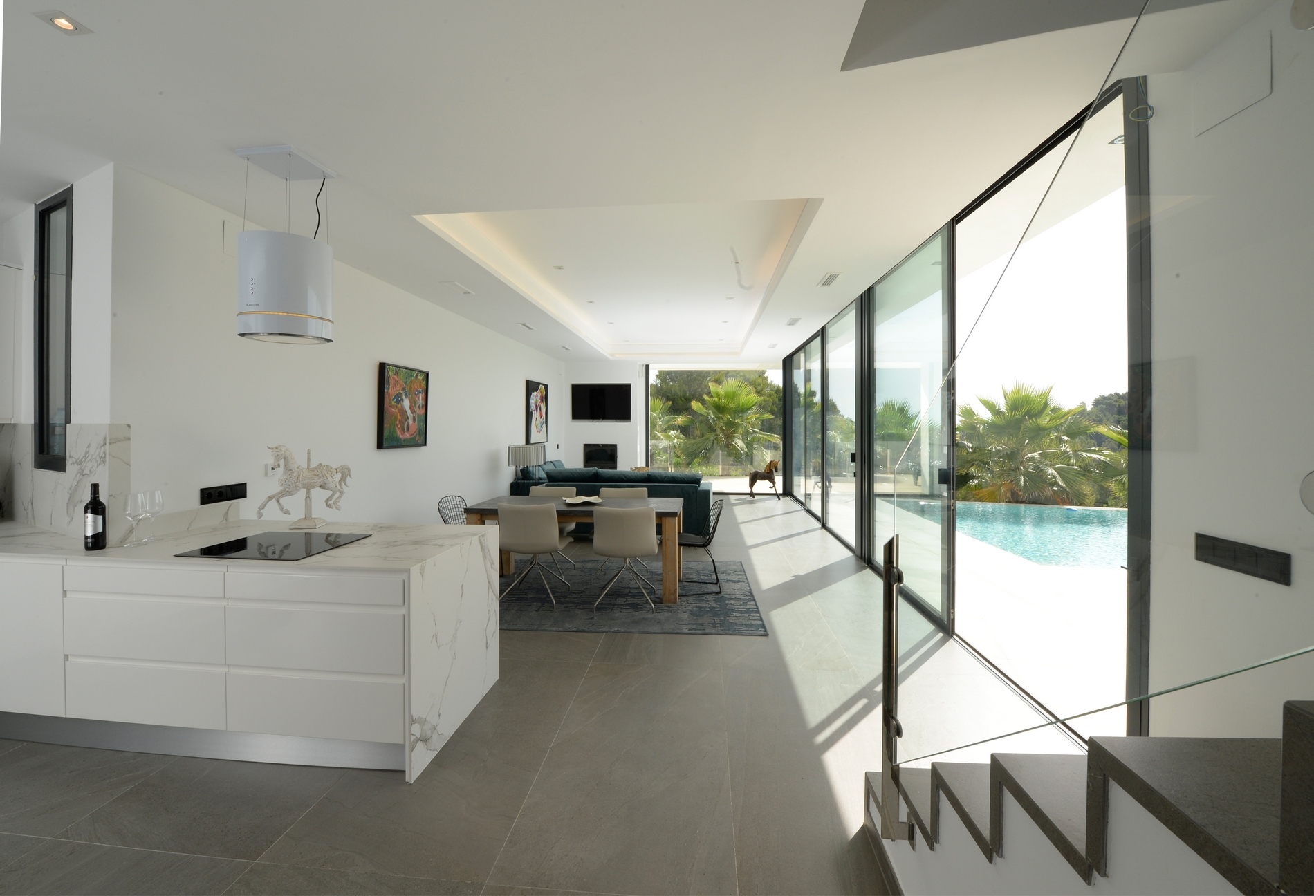 Instapklare moderne villa met zeezicht in Javea