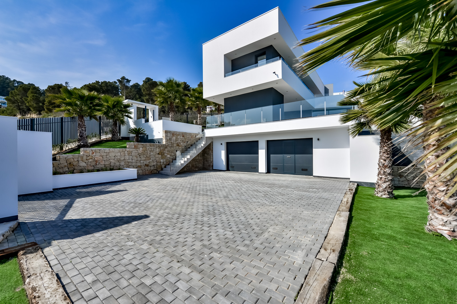Instapklare moderne villa met zeezicht in Javea