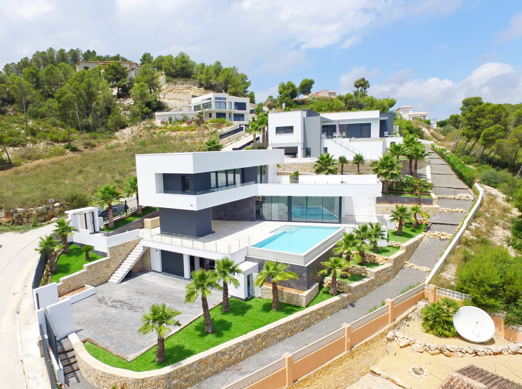Instapklare moderne villa met zeezicht in Javea