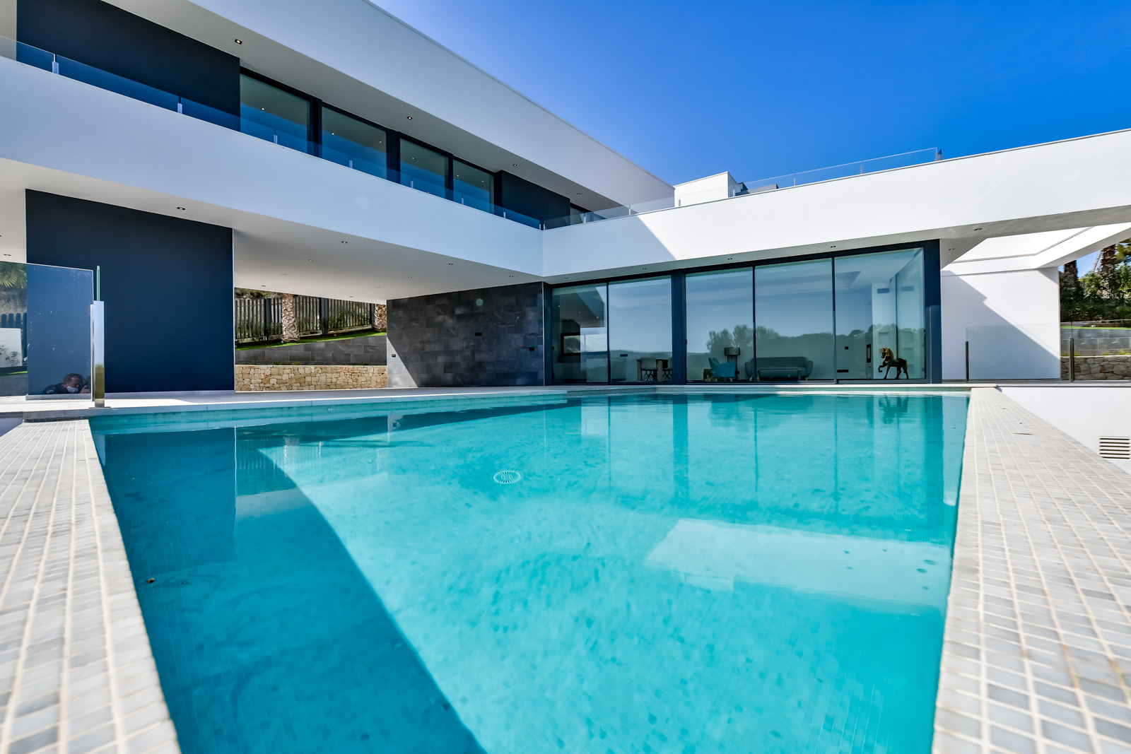 Instapklare moderne villa met zeezicht in Javea