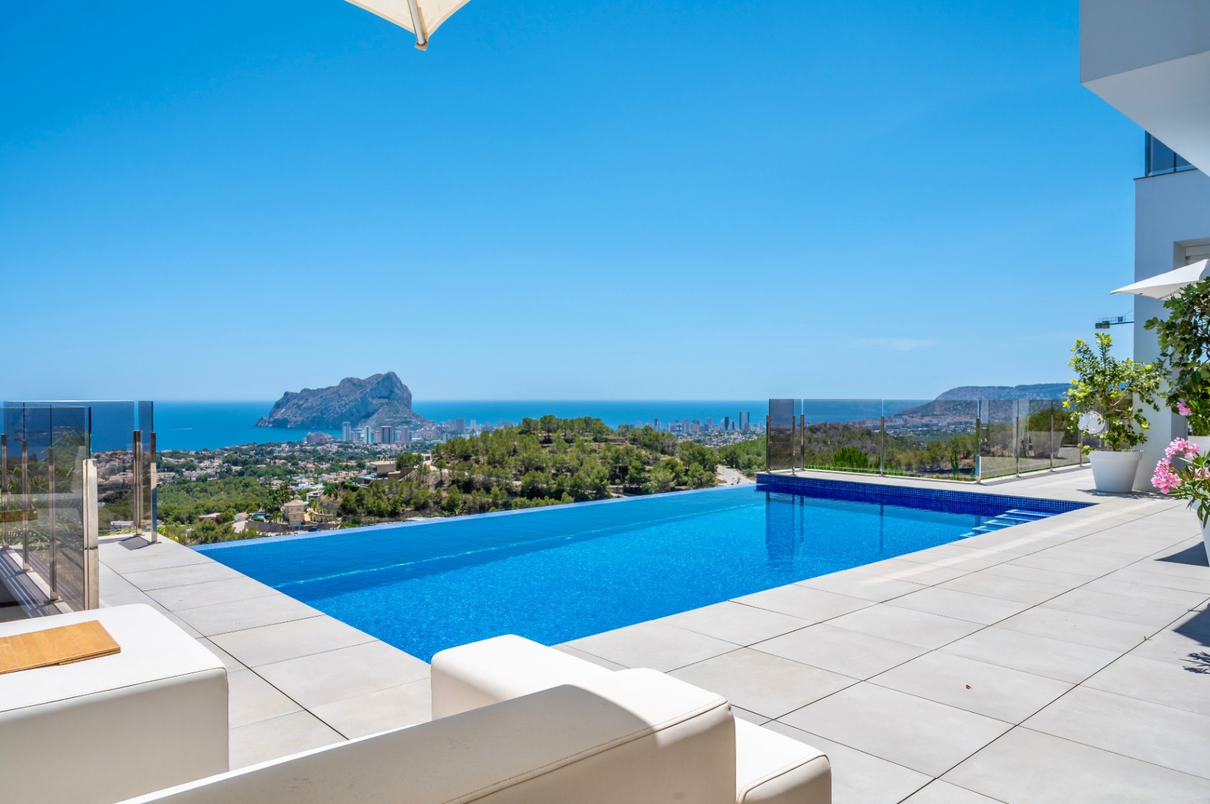 Moderne villa met schitterend zeezicht in Benissa