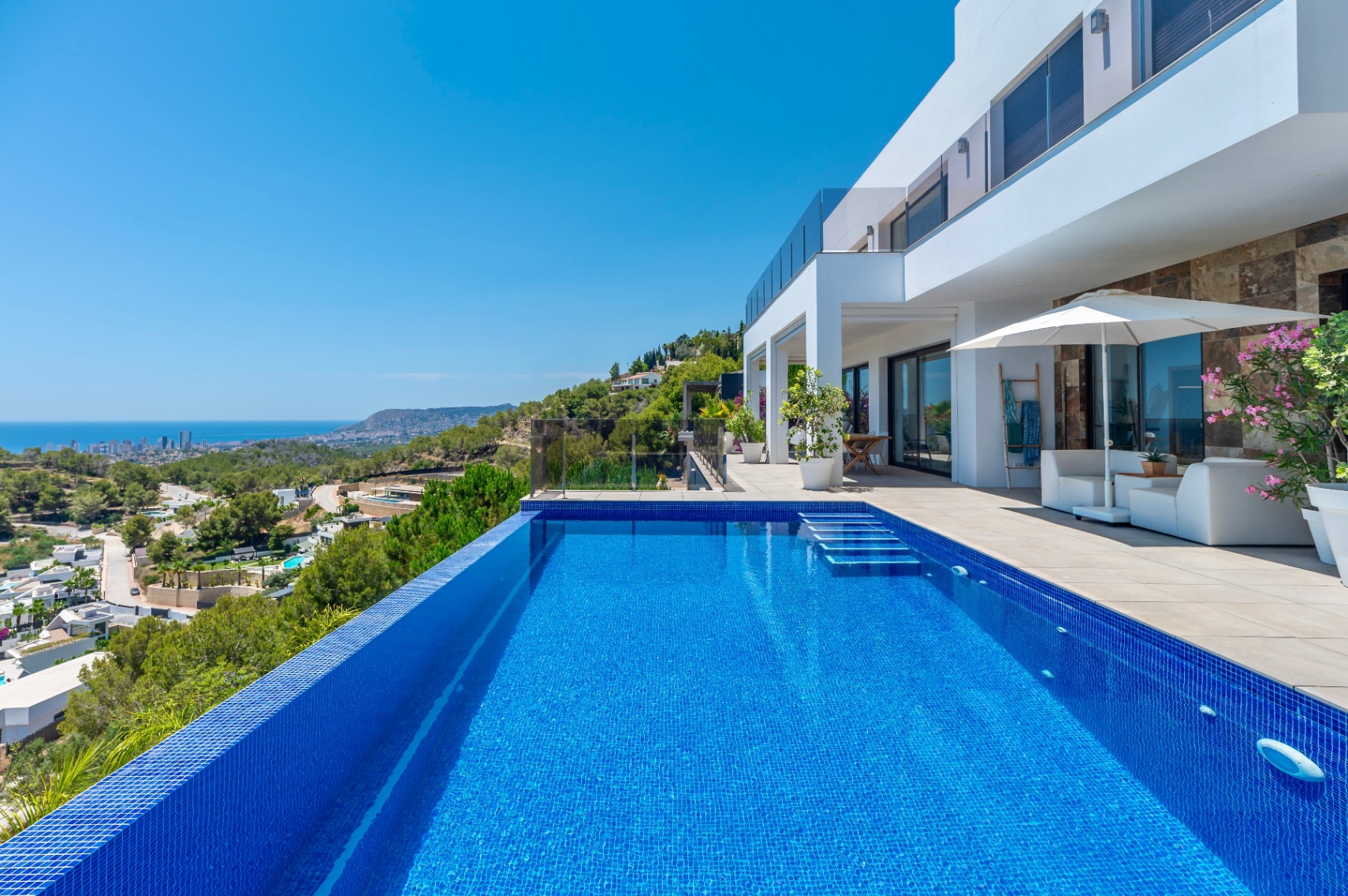 Moderne villa met schitterend zeezicht in Benissa