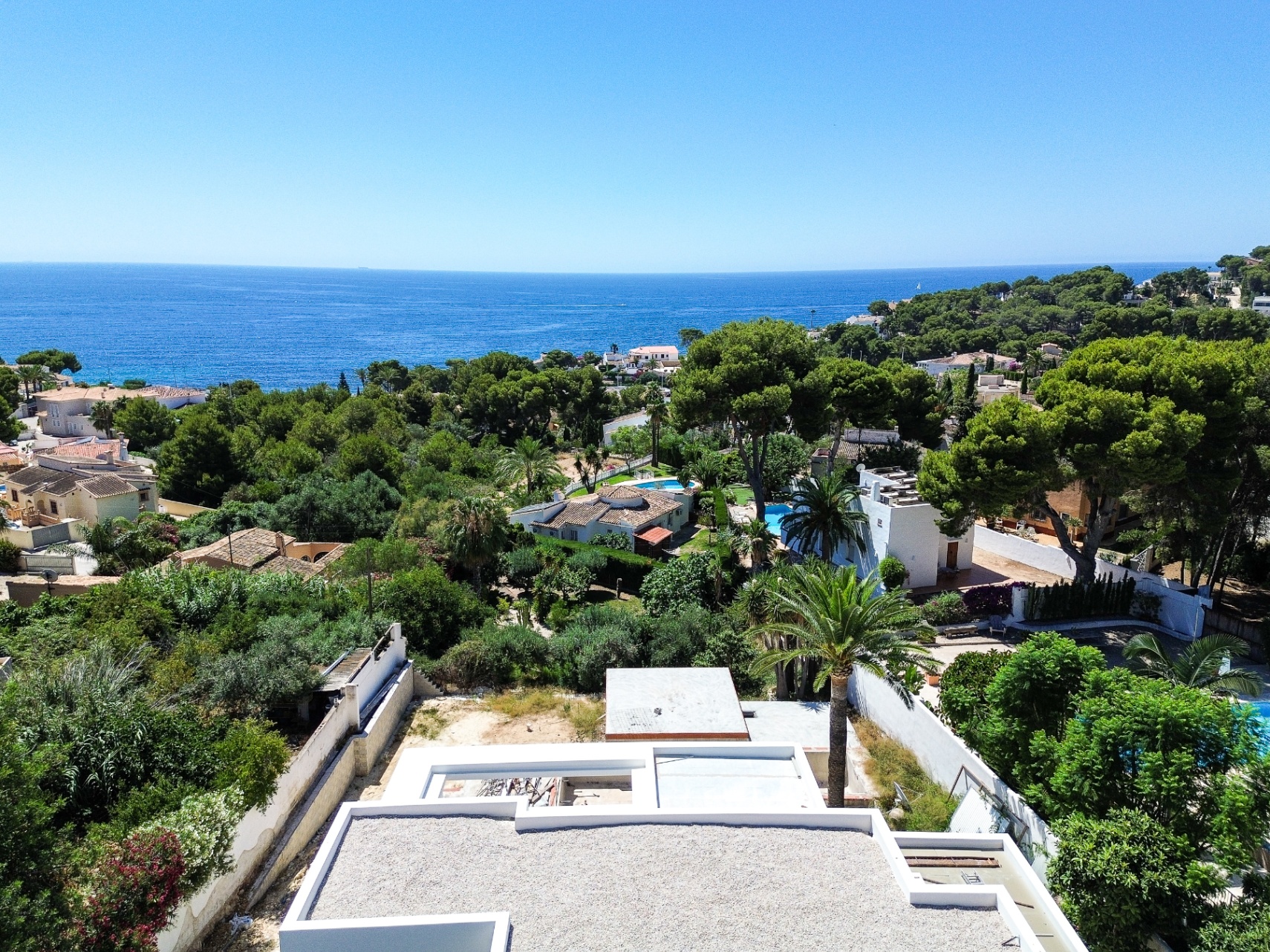 Luxe nieuwbouwvilla met zeezicht en gastenverdieping in Moraira