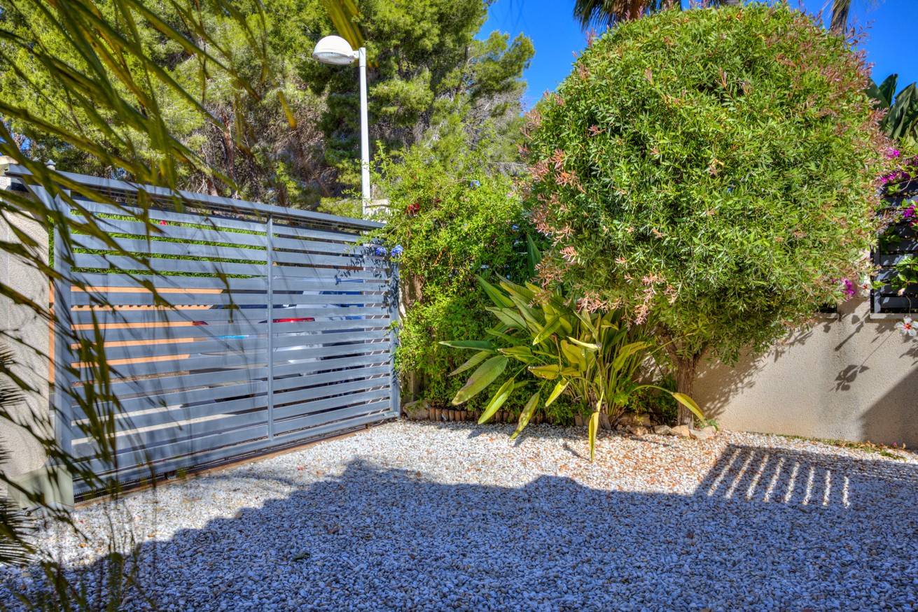 Moderne villa gelegen op exclusief park in Moraira