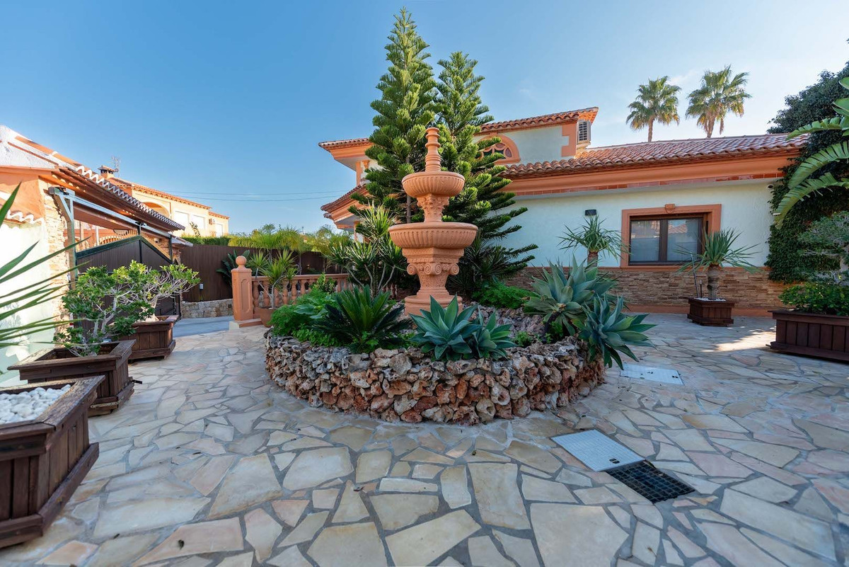DP-07-R4965418-18 Volledig gerenoveerde exclusieve villa te koop in Calpe