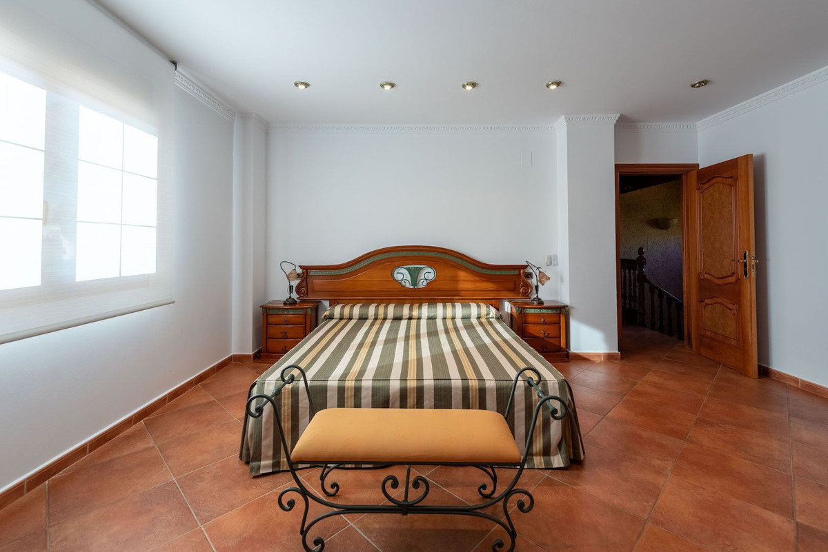 DP-07-R4965418-23 Volledig gerenoveerde exclusieve villa te koop in Calpe