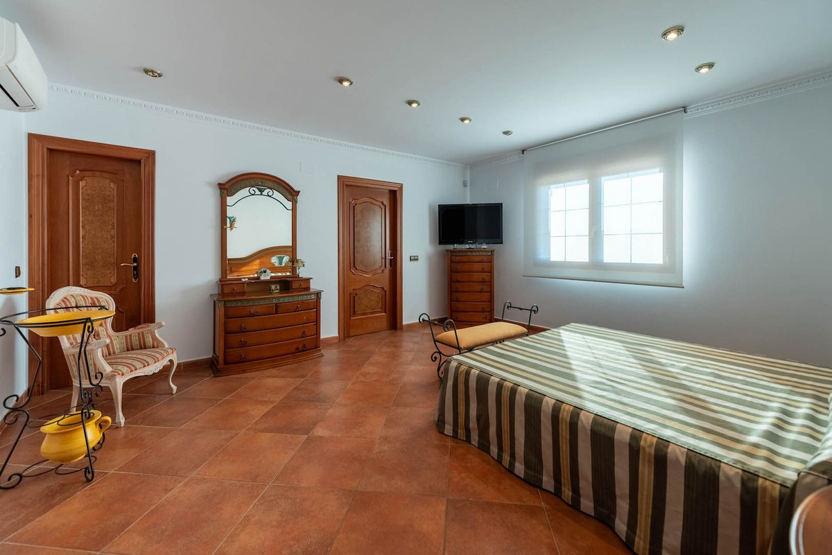 DP-07-R4965418-24 Volledig gerenoveerde exclusieve villa te koop in Calpe