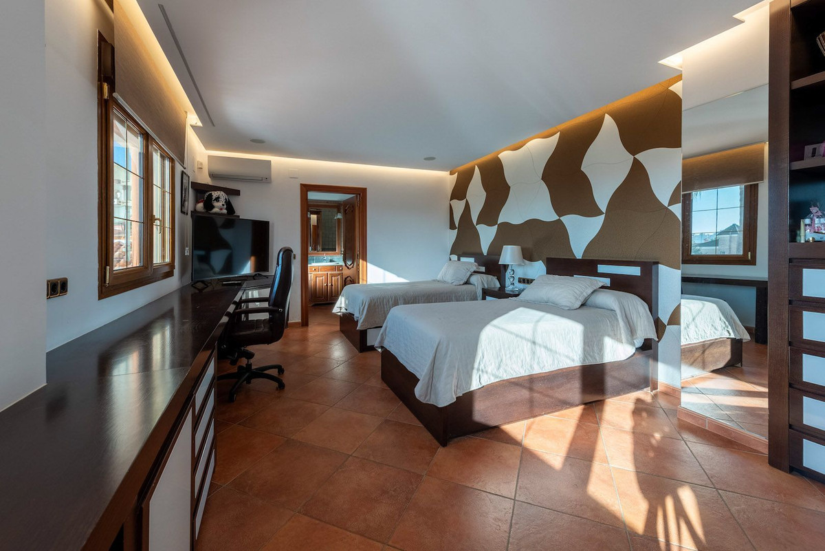 DP-07-R4965418-25 Volledig gerenoveerde exclusieve villa te koop in Calpe