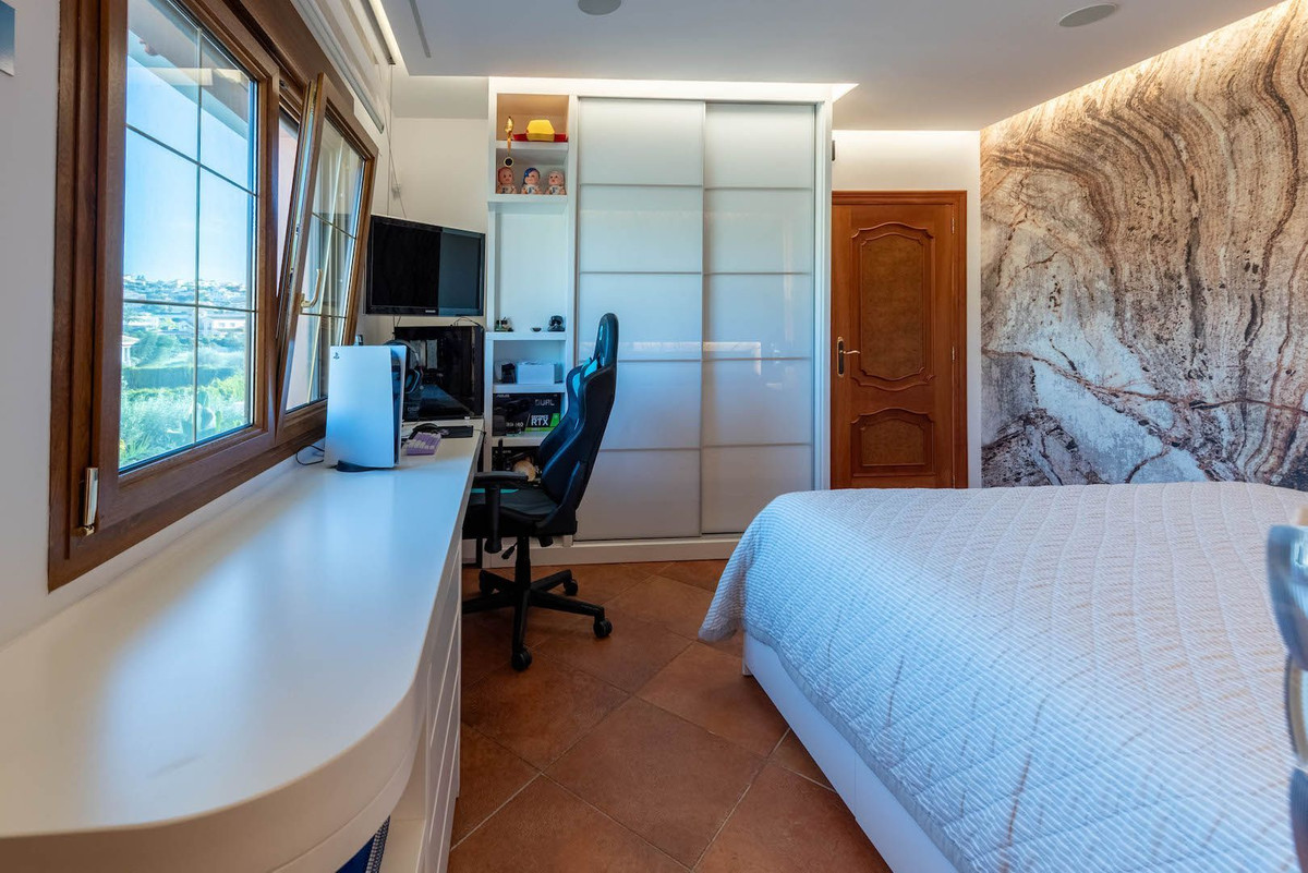 DP-07-R4965418-30 Volledig gerenoveerde exclusieve villa te koop in Calpe