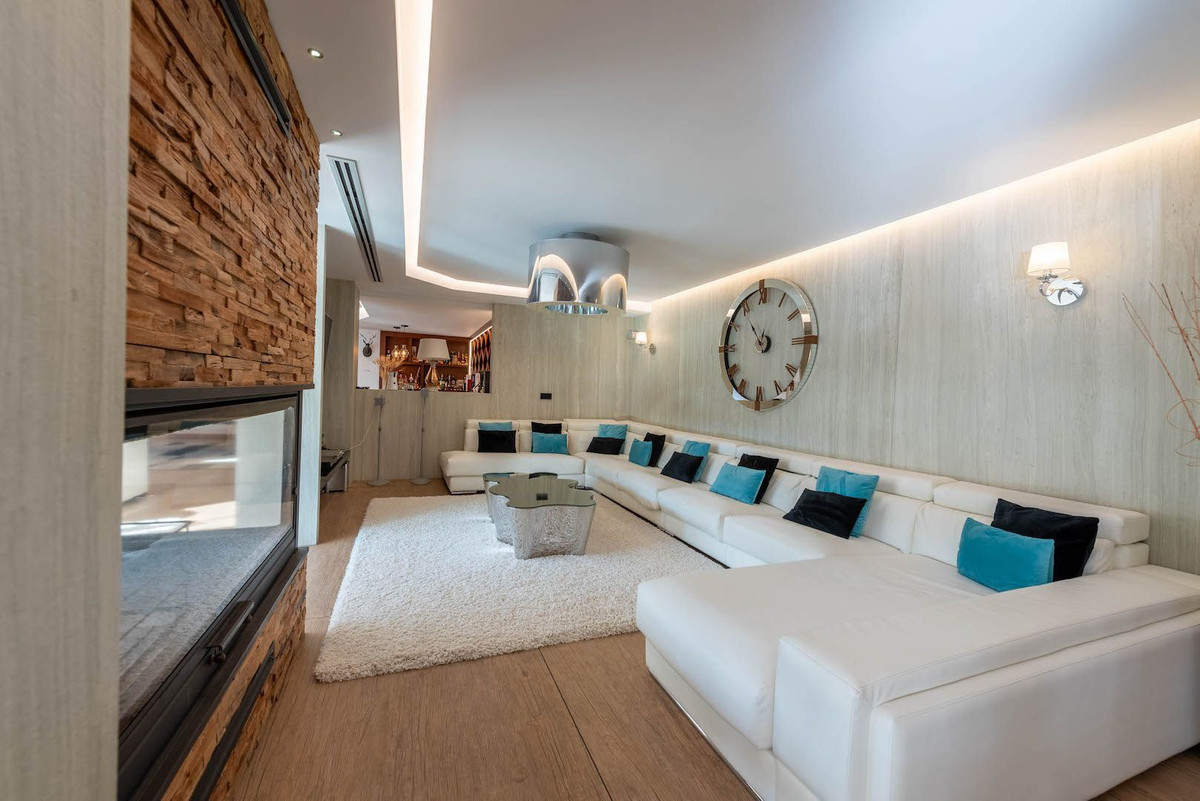 DP-07-R4965418-5 Volledig gerenoveerde exclusieve villa te koop in Calpe