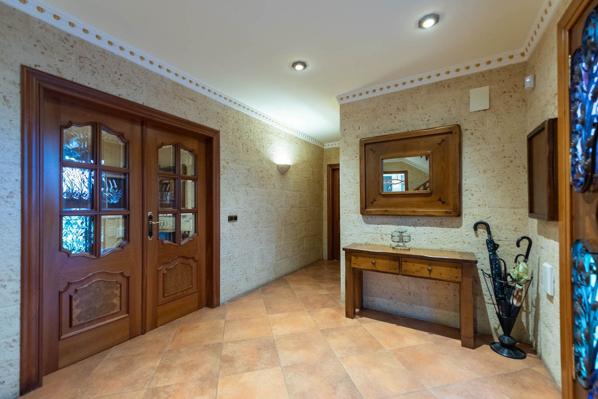 DP-07-R4965418-9 Volledig gerenoveerde exclusieve villa te koop in Calpe