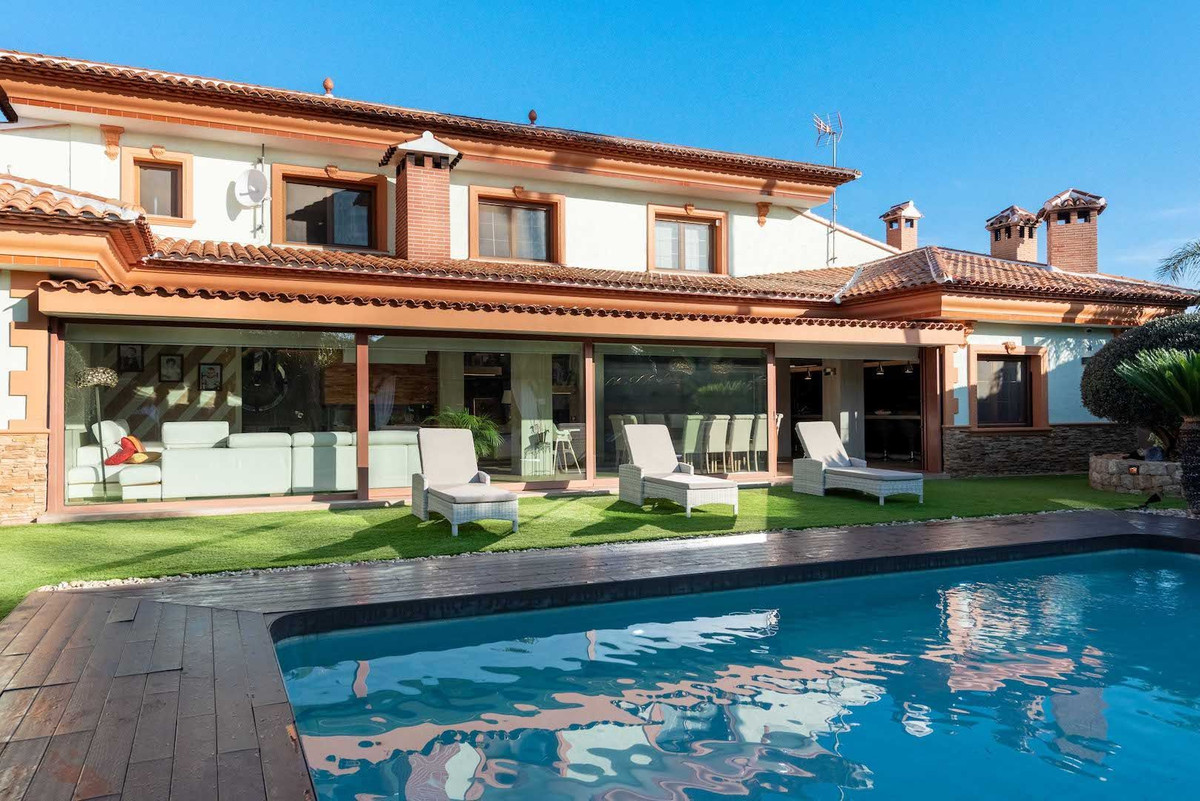 Volledig gerenoveerde exclusieve villa te koop in Calpe