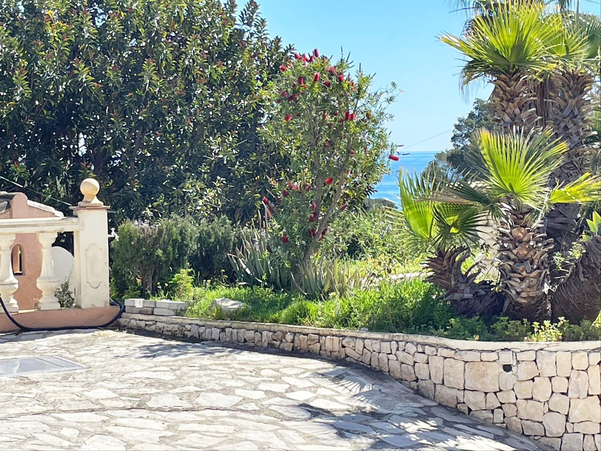 DP-07-R5007451-18 Ruime villa met zeezicht in Benissa