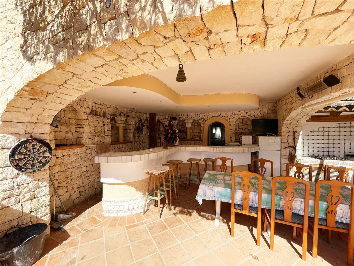 DP-07-R5007451-29 Ruime villa met zeezicht in Benissa
