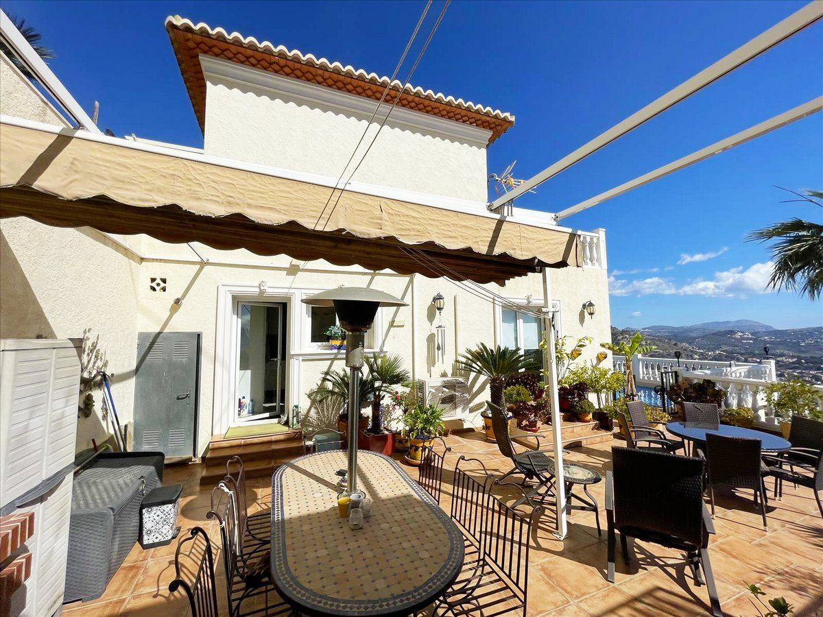 Villa met zeezicht te koop in Calpe