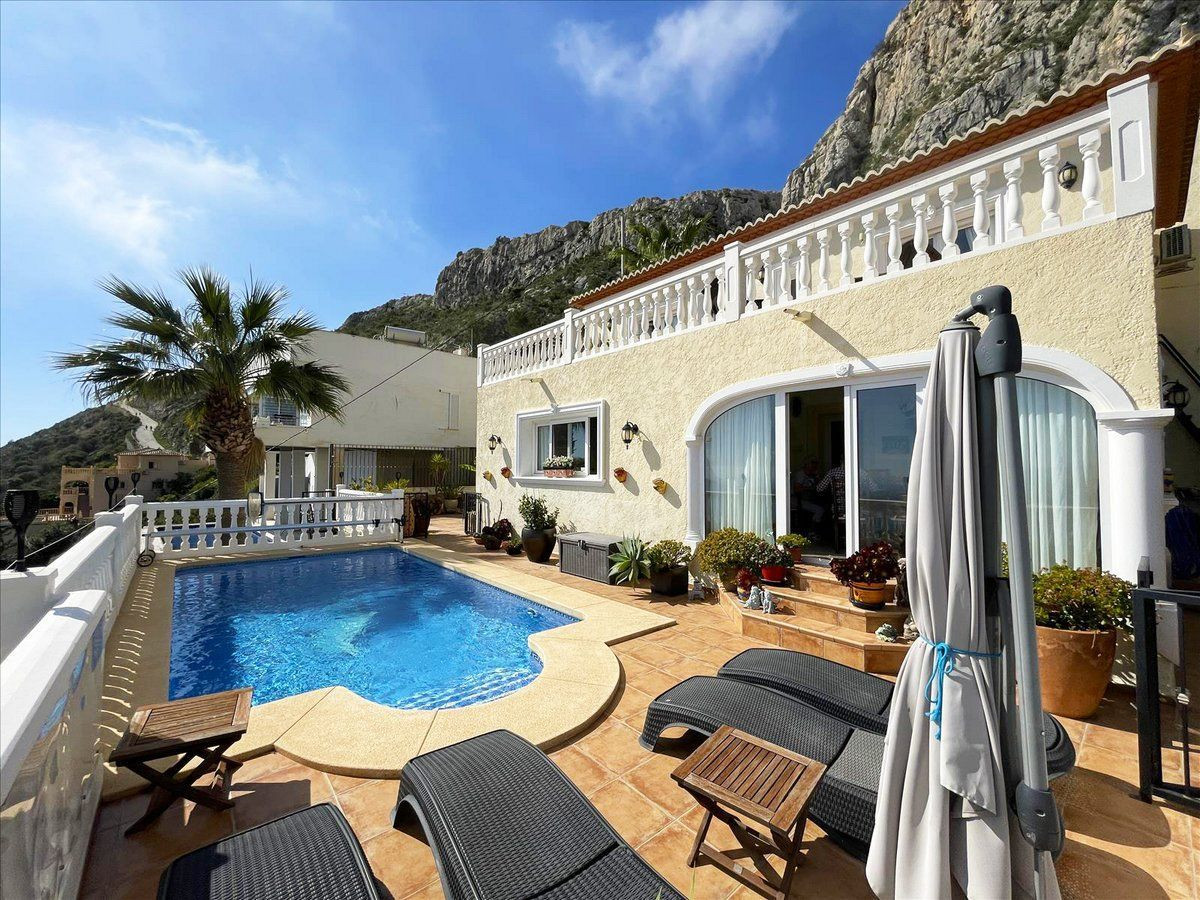 Villa met zeezicht te koop in Calpe