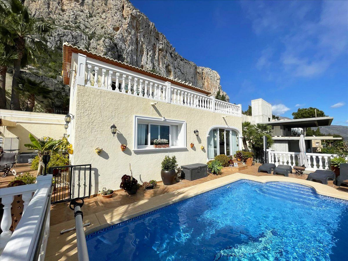 Villa met zeezicht te koop in Calpe