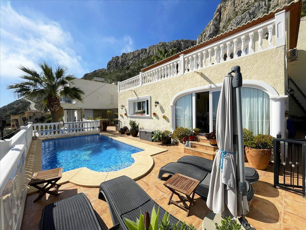 Villa met zeezicht te koop in Calpe