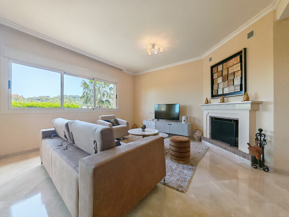 Ruim gelijkvloers appartement op eerste golflijn Marbella