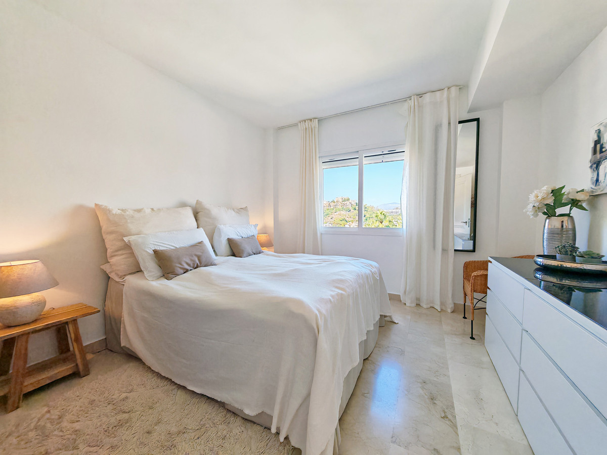 Penthouse met vrij uitzicht aan golfcourse in Benahavís