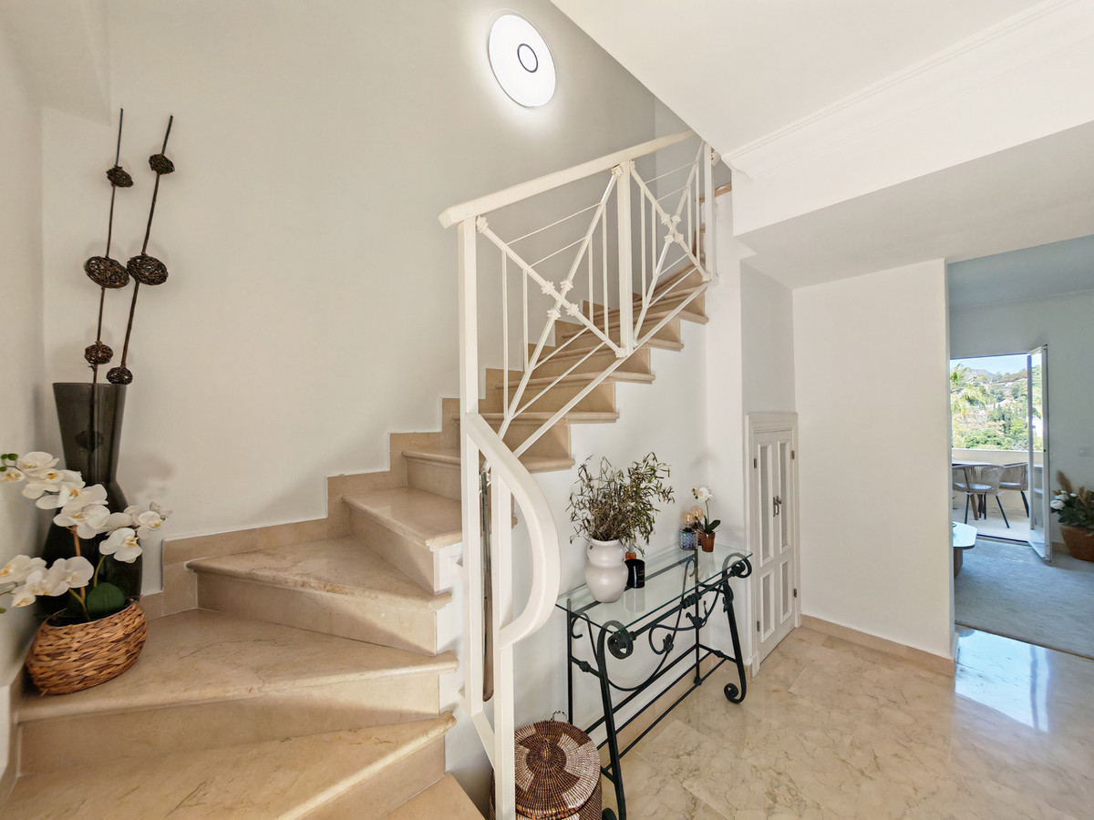 Penthouse met vrij uitzicht aan golfcourse in Benahavís