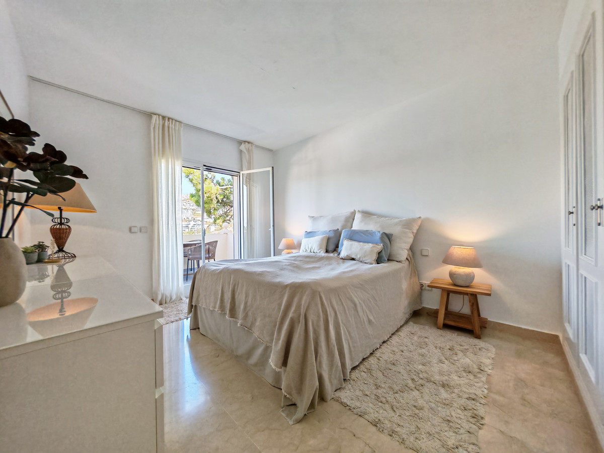 Penthouse met vrij uitzicht aan golfcourse in Benahavís