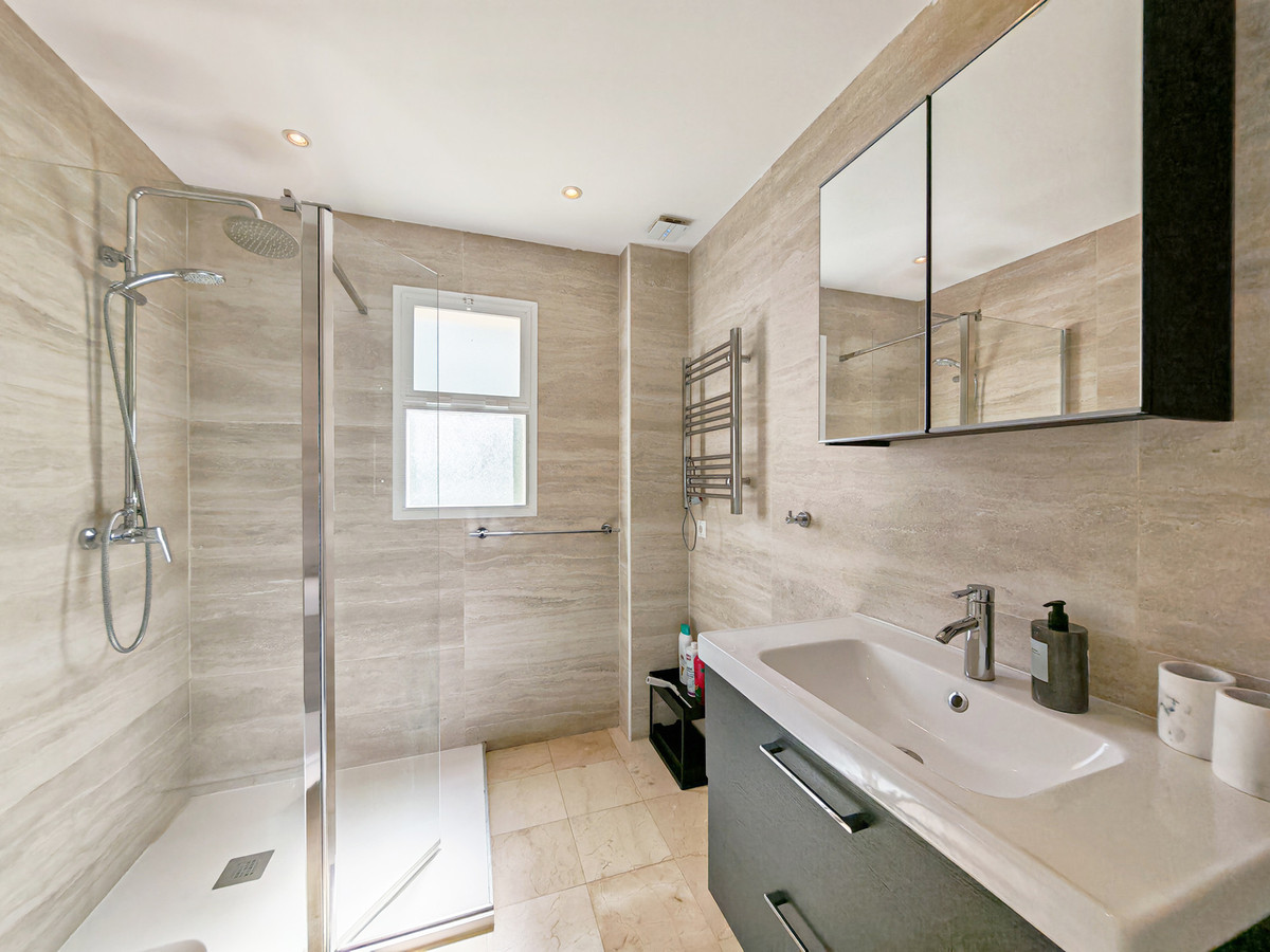 Penthouse met vrij uitzicht aan golfcourse in Benahavís