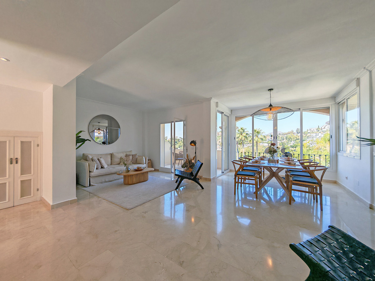 Penthouse met vrij uitzicht aan golfcourse in Benahavís
