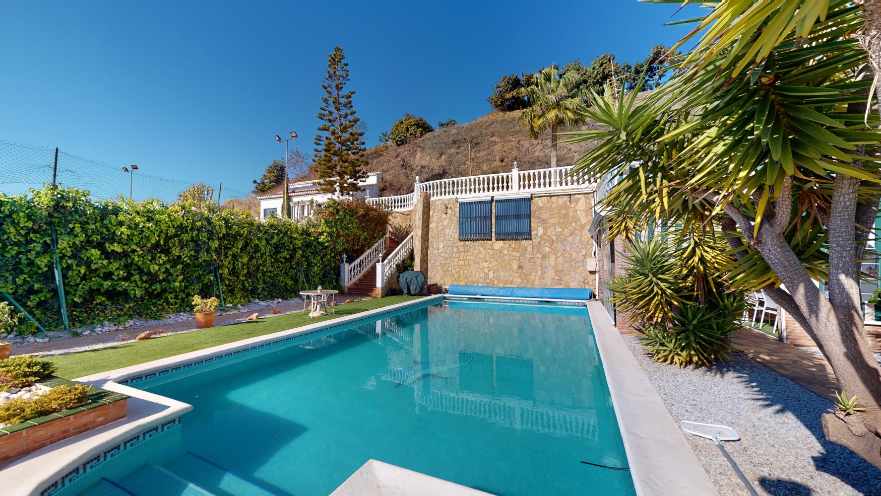 Exclusieve villa te koop in Torrox Costa