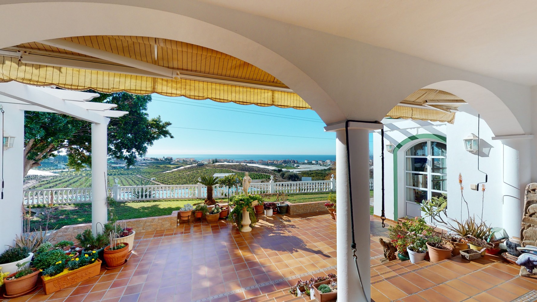 Exclusieve villa te koop in Torrox Costa