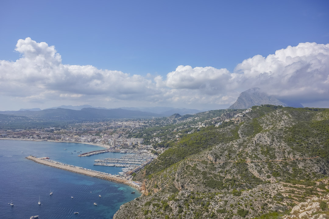 Moderne nieuwbouw villa met vrij uitzicht in Javea