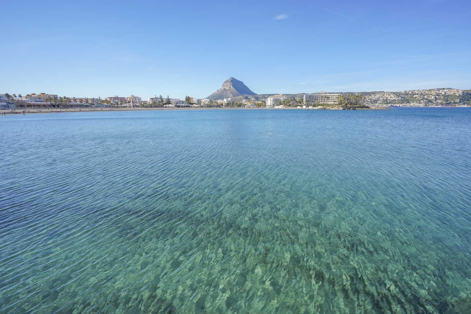 Moderne nieuwbouw villa met vrij uitzicht in Javea