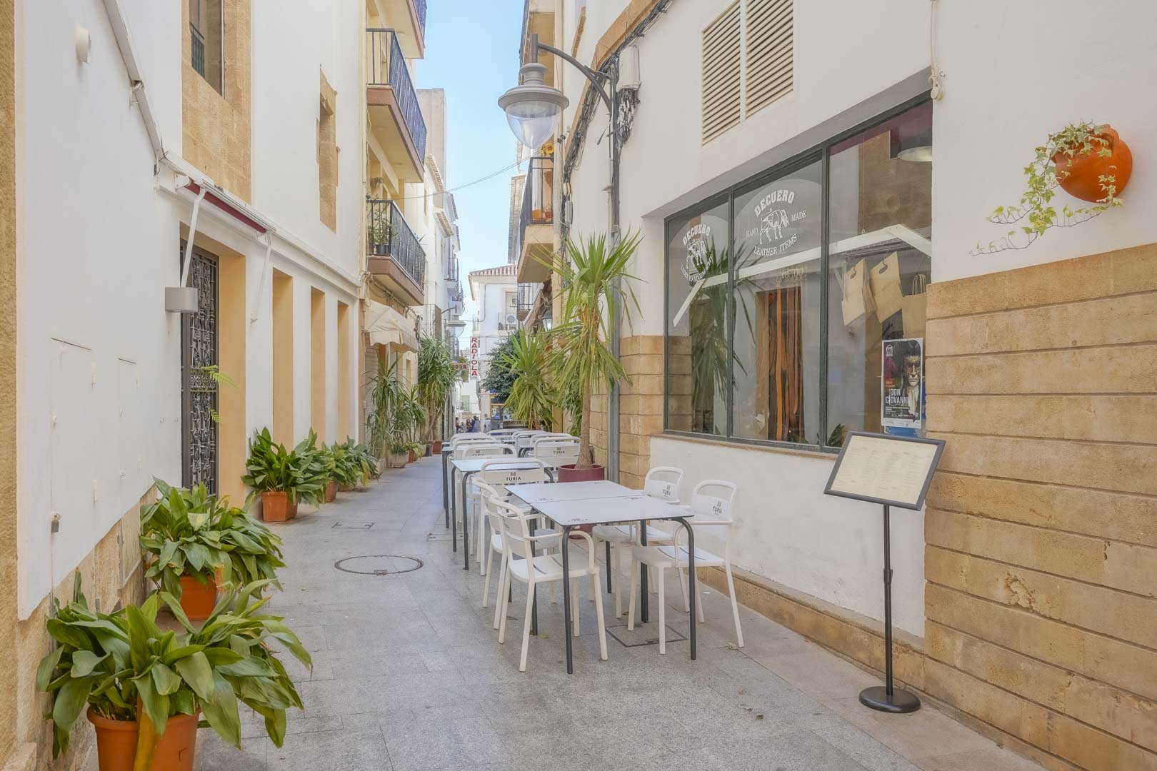 Moderne nieuwbouw villa met vrij uitzicht in Javea