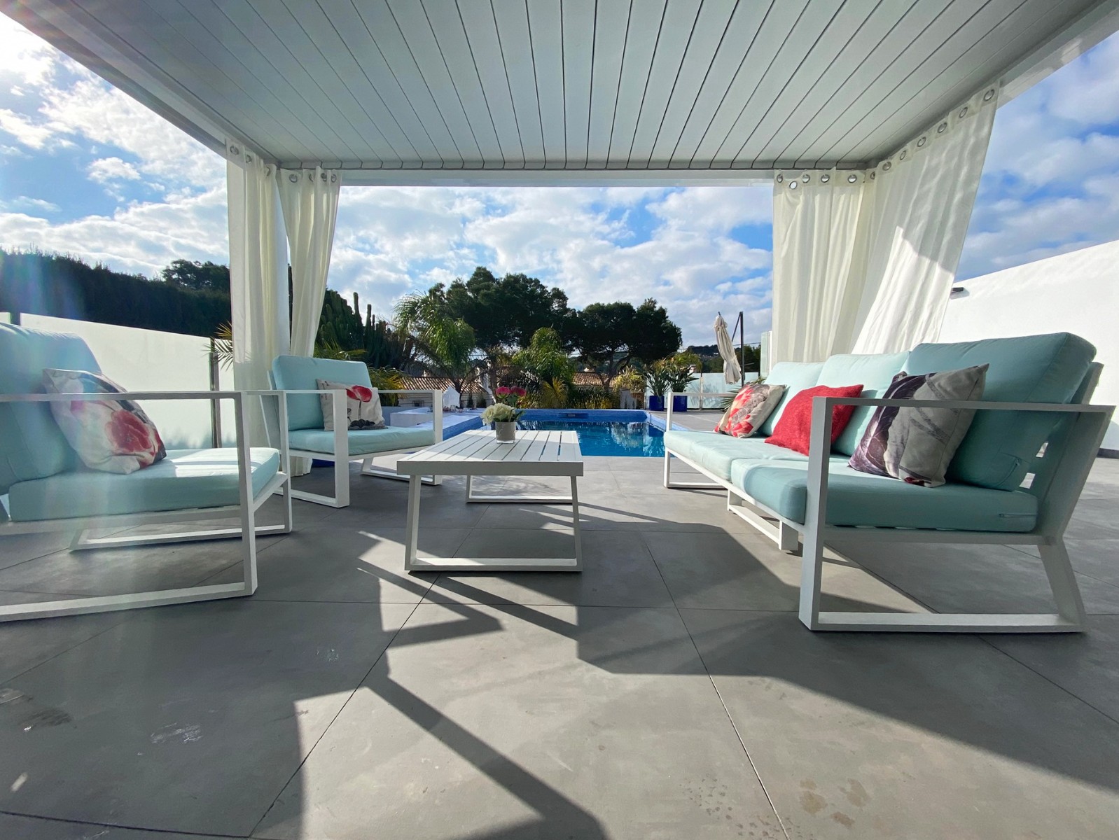 Moderne gelijkvloerse villa met privé zwembad in Moraira