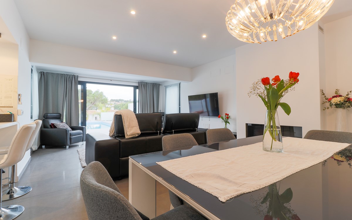Moderne gelijkvloerse villa met privé zwembad in Moraira