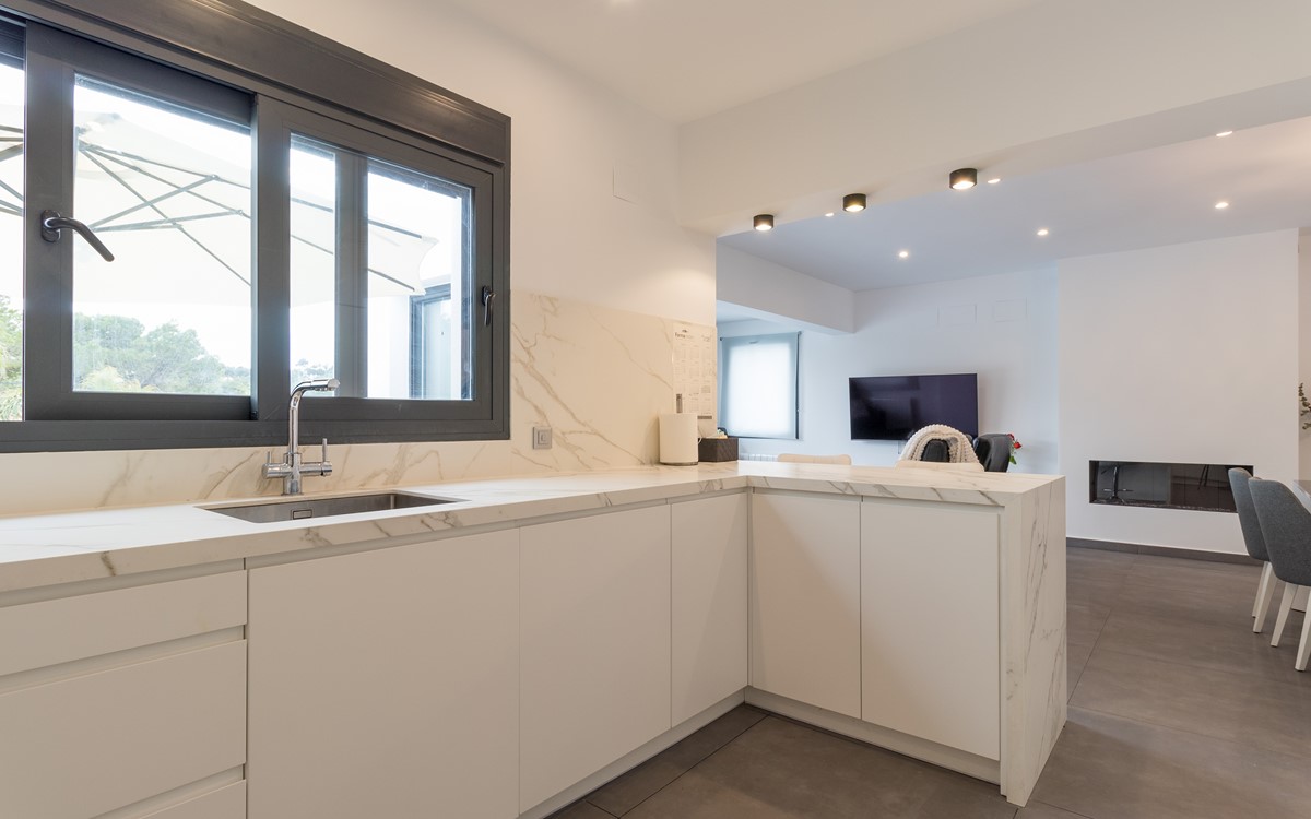 Moderne gelijkvloerse villa met privé zwembad in Moraira