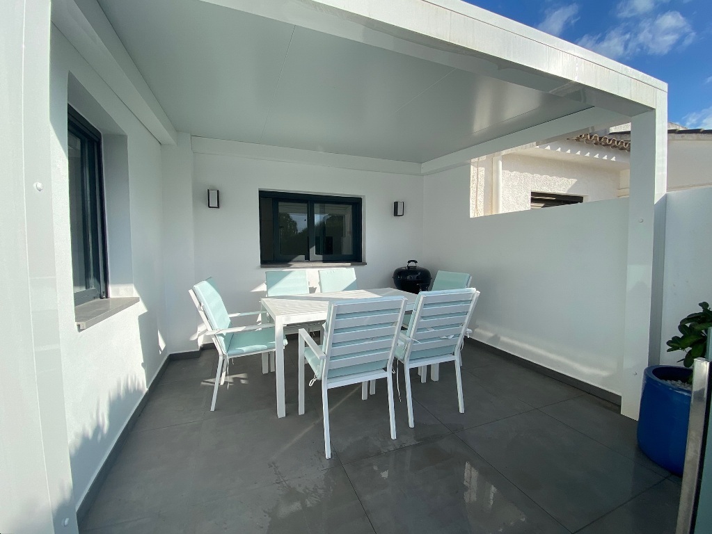 Moderne gelijkvloerse villa met privé zwembad in Moraira