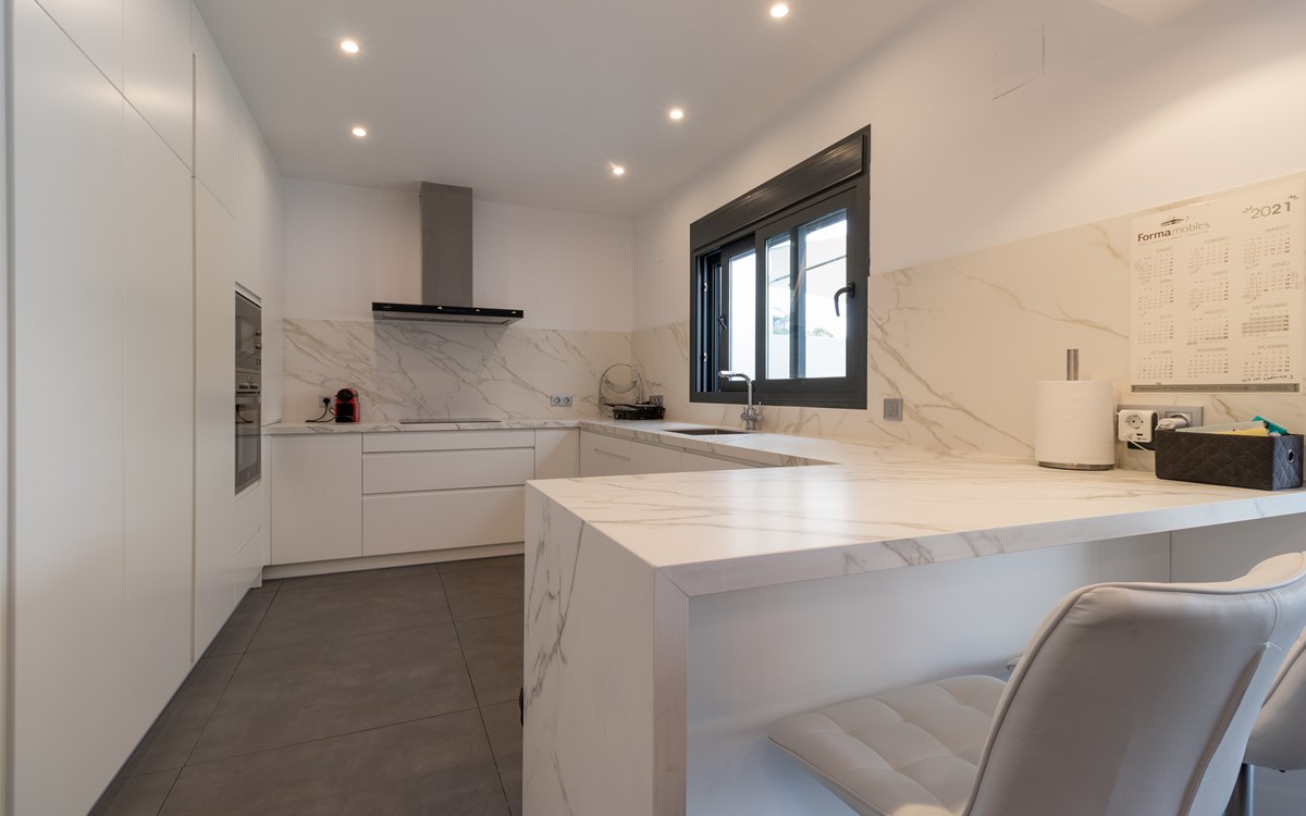 Moderne gelijkvloerse villa met privé zwembad in Moraira