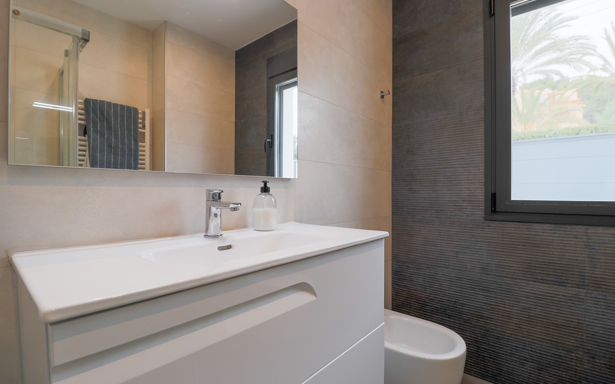 Moderne gelijkvloerse villa met privé zwembad in Moraira