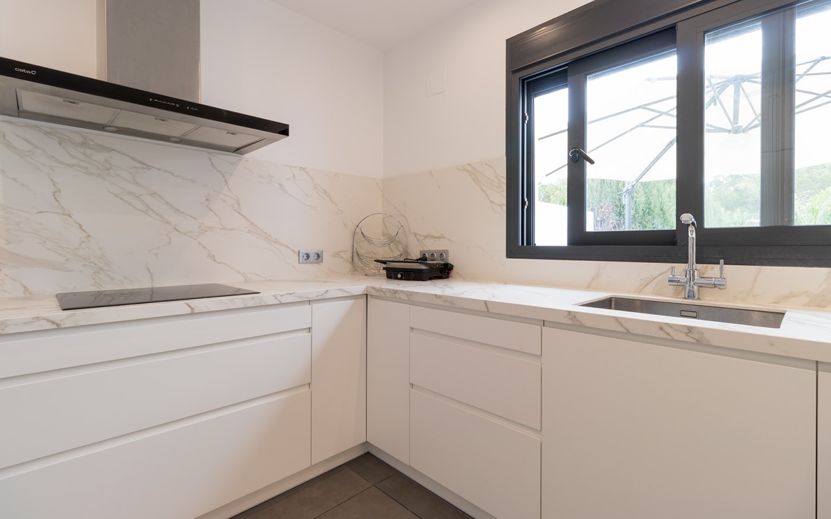 Moderne gelijkvloerse villa met privé zwembad in Moraira