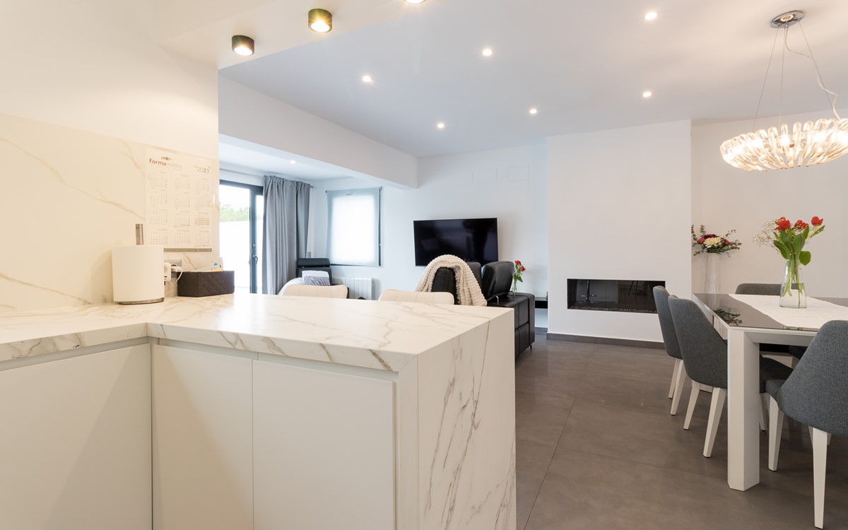 Moderne gelijkvloerse villa met privé zwembad in Moraira
