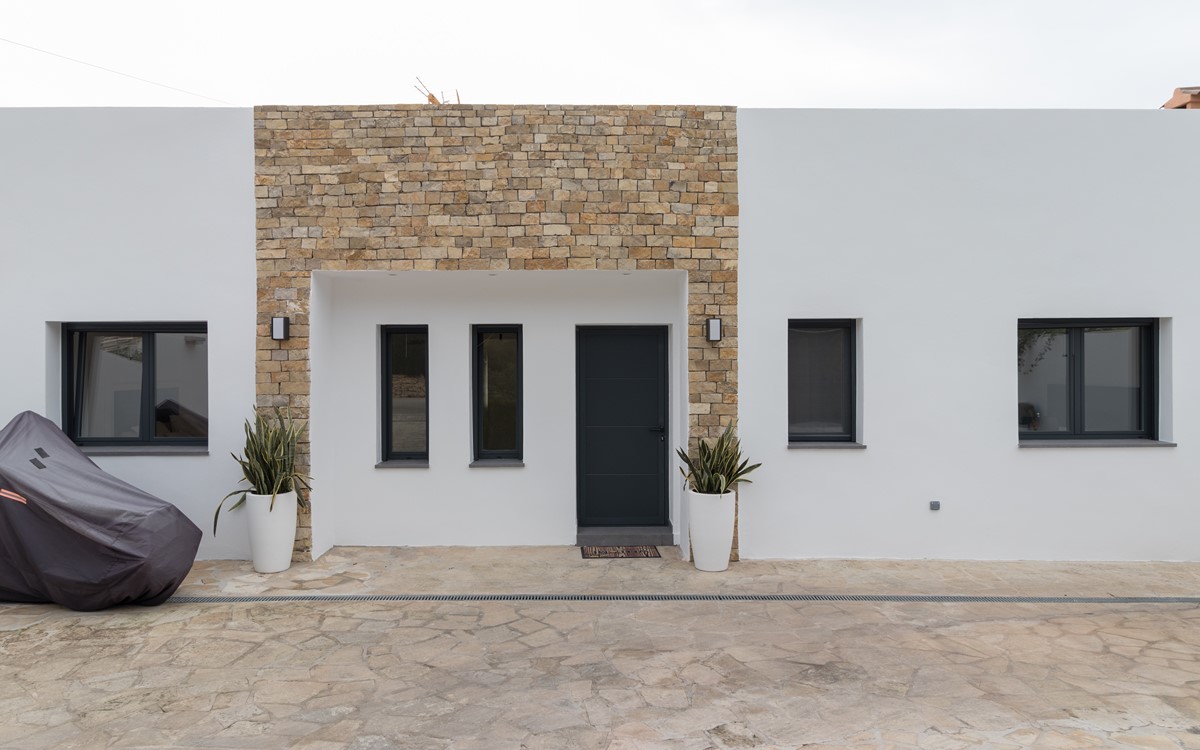 Moderne gelijkvloerse villa met privé zwembad in Moraira