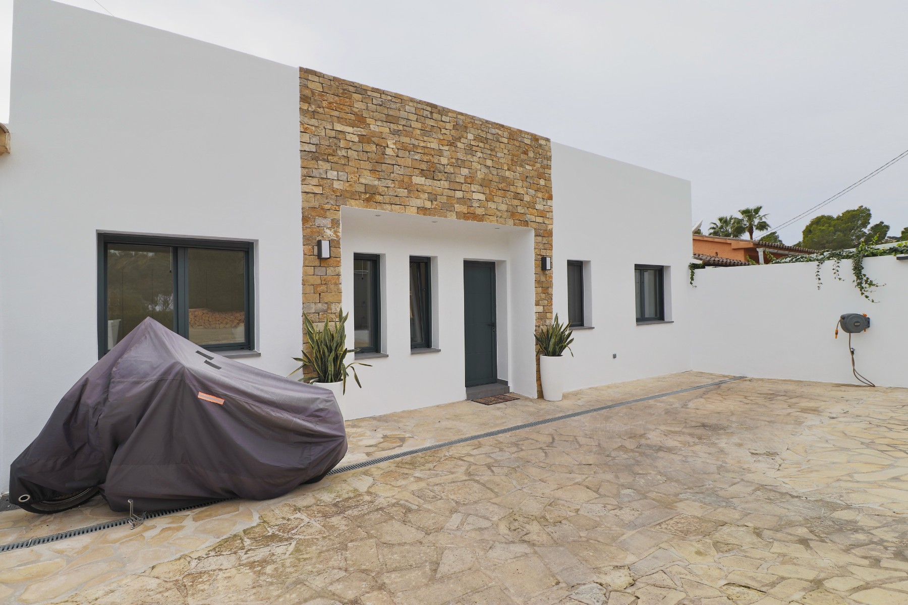 Moderne gelijkvloerse villa met privé zwembad in Moraira