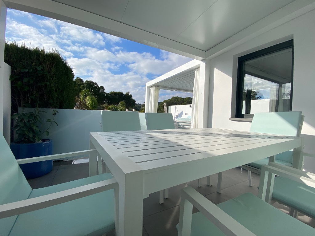 Moderne gelijkvloerse villa met privé zwembad in Moraira