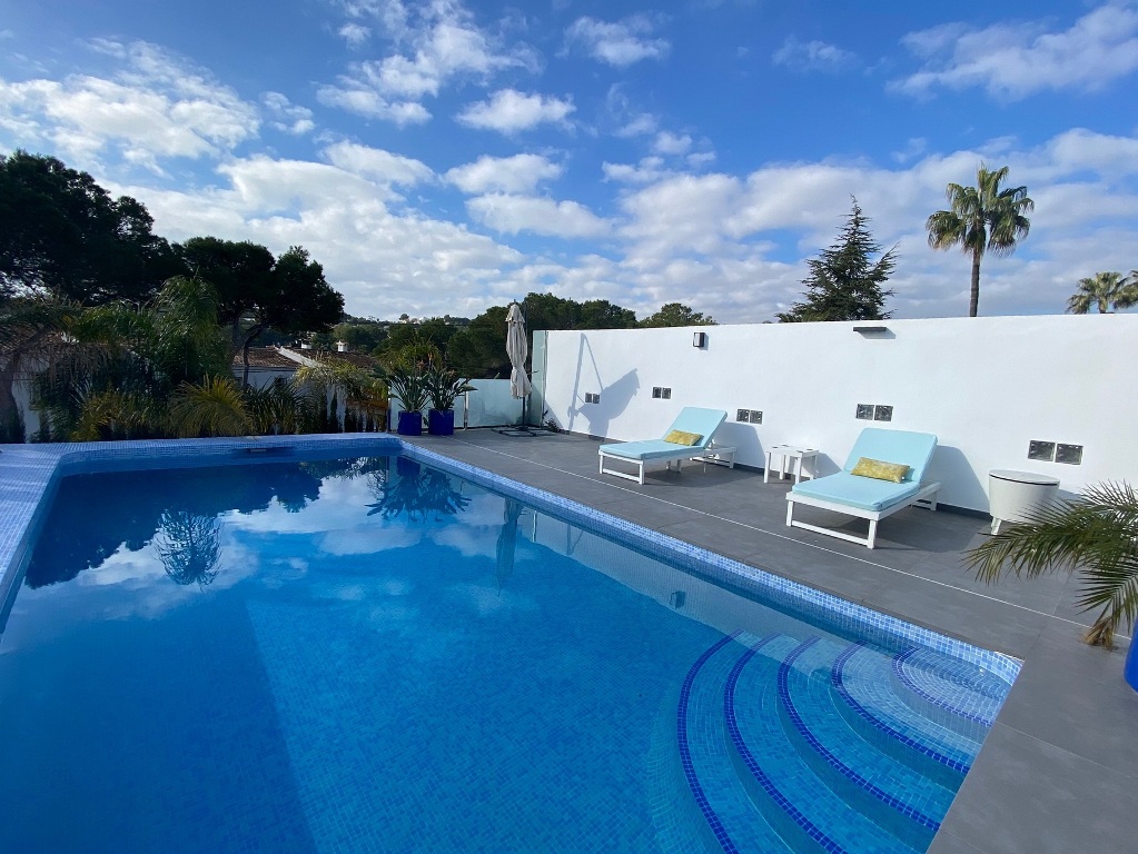 Moderne gelijkvloerse villa met privé zwembad in Moraira