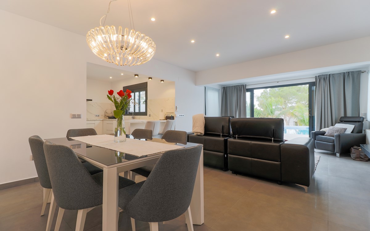 Moderne gelijkvloerse villa met privé zwembad in Moraira
