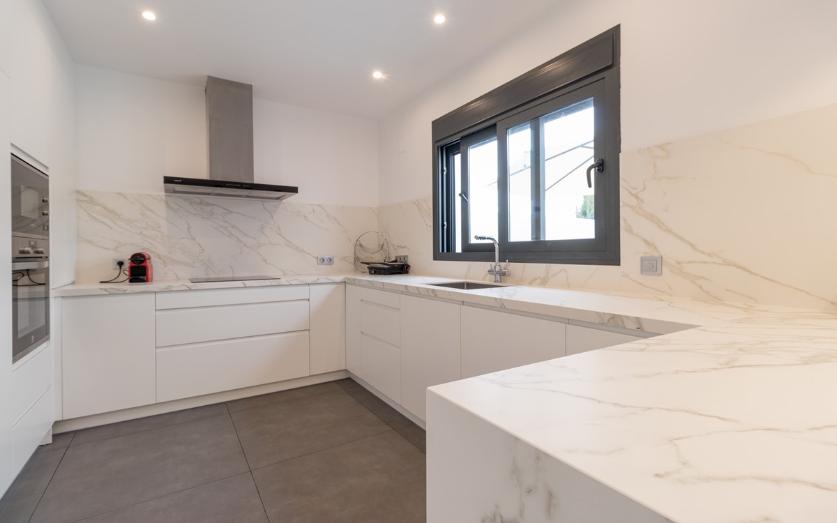 Moderne gelijkvloerse villa met privé zwembad in Moraira