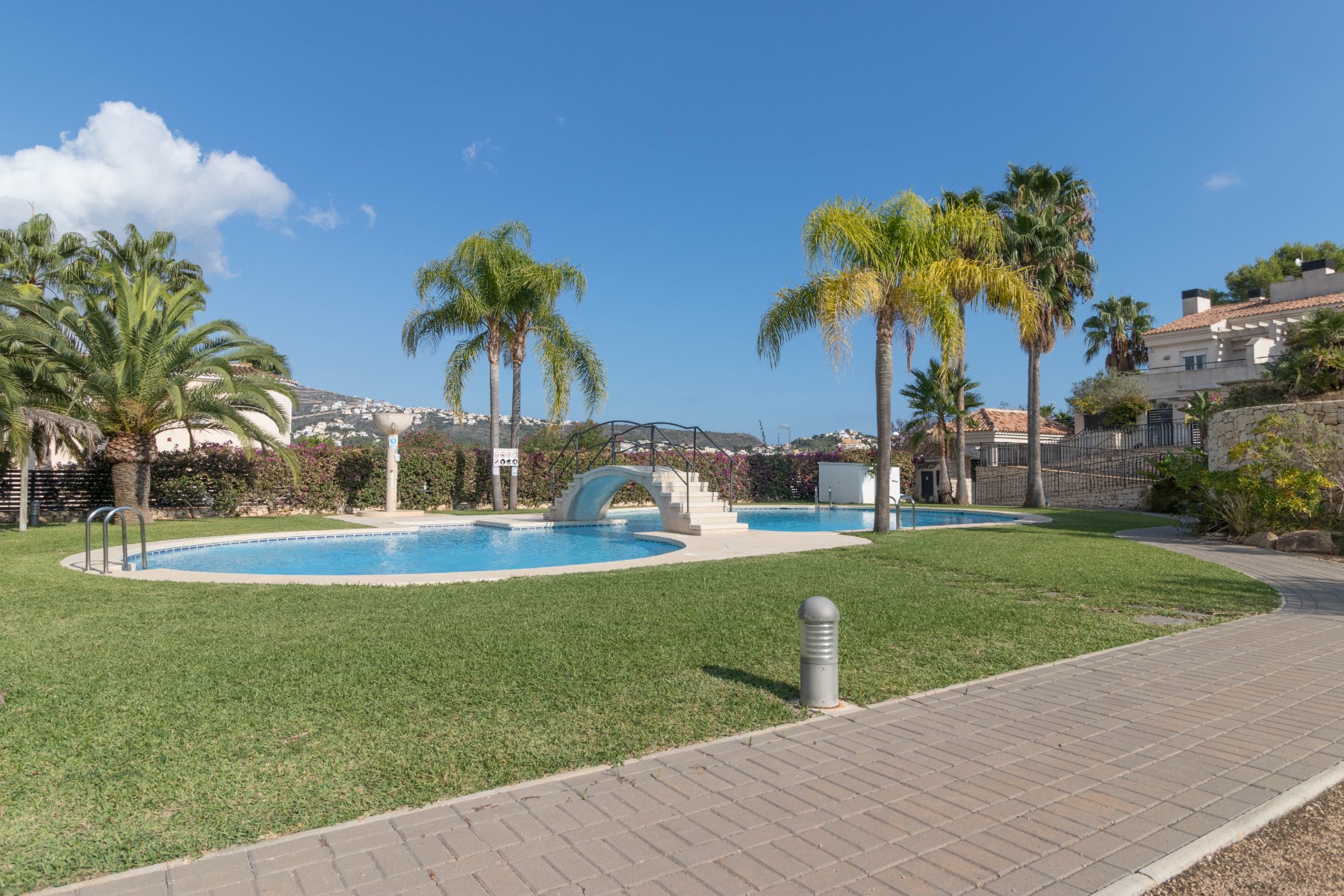 Moderne villa gelegen op exclusief park in Moraira